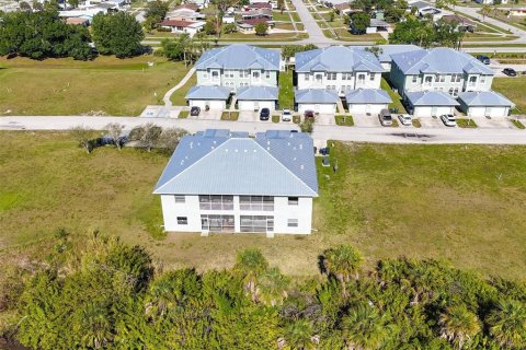 Commercial property in North Port, Florida 84 bedrooms, 3914.9 sq.m. № 1090870 - photo 17