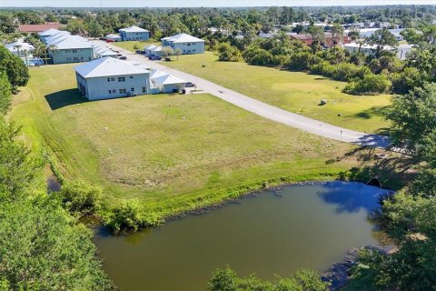 Commercial property in North Port, Florida 84 bedrooms, 3914.9 sq.m. № 1090870 - photo 26