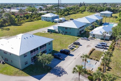 Commercial property in North Port, Florida 84 bedrooms, 3914.9 sq.m. № 1090870 - photo 4
