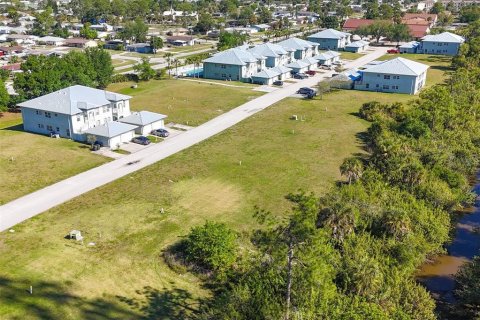 Commercial property in North Port, Florida 84 bedrooms, 3914.9 sq.m. № 1090870 - photo 20