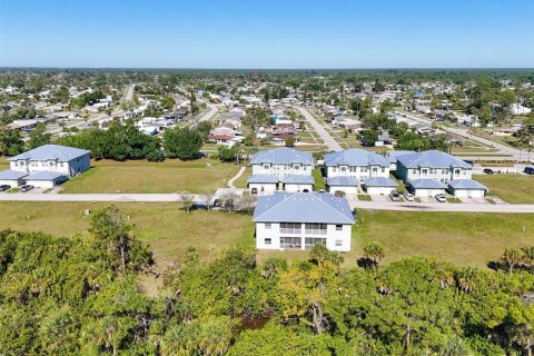 Commercial property in North Port, Florida 84 bedrooms, 3914.9 sq.m. № 1090870 - photo 16