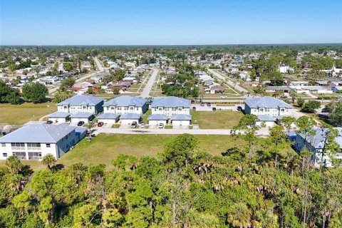 Commercial property in North Port, Florida 84 bedrooms, 3914.9 sq.m. № 1090870 - photo 15