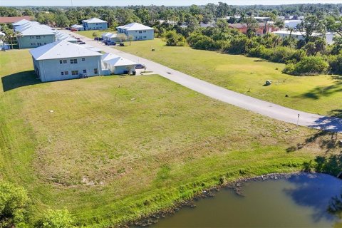Commercial property in North Port, Florida 84 bedrooms, 3914.9 sq.m. № 1090870 - photo 27