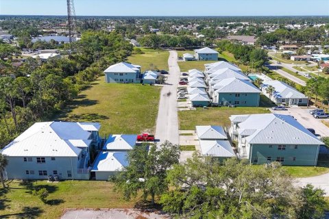Commercial property in North Port, Florida 84 bedrooms, 3914.9 sq.m. № 1090870 - photo 8