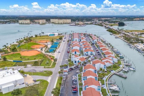 Condominio en venta en Madeira Beach, Florida, 1 dormitorio, 61.78 m2 № 1900828 - foto 1
