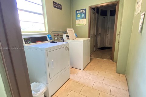 Condo in West Palm Beach, Florida, 1 bedroom  № 1881895 - photo 10