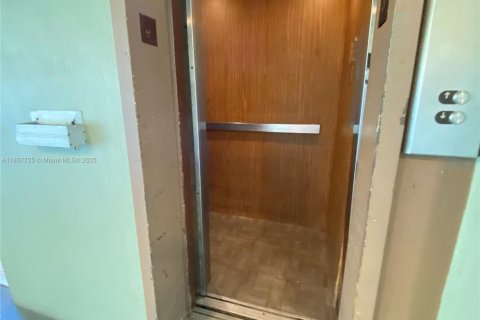 Condo in West Palm Beach, Florida, 1 bedroom  № 1881895 - photo 13