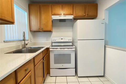 Condo in West Palm Beach, Florida, 1 bedroom  № 1881895 - photo 4
