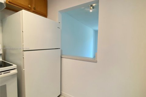 Condo in West Palm Beach, Florida, 1 bedroom  № 1881895 - photo 6