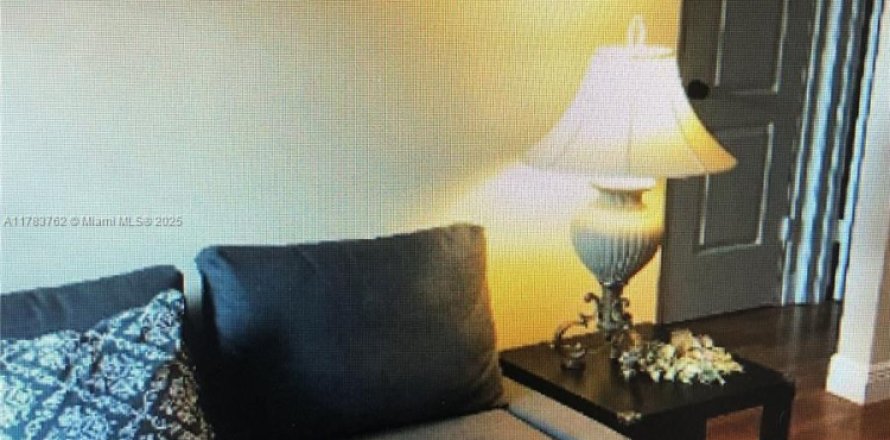 Condo in Coral Gables, Florida, 1 bedroom  № 1862623