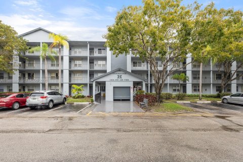 Condo in Pembroke Pines, Florida, 2 bedrooms  № 2048264 - photo 30