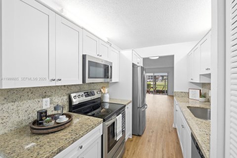 Condo in Pembroke Pines, Florida, 2 bedrooms  № 2048264