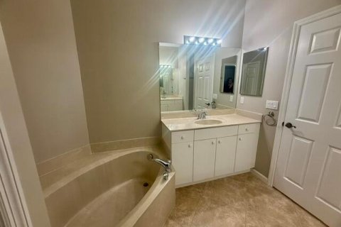 Townhouse in Stuart, Florida 3 bedrooms, 153.94 sq.m. № 2086786 - photo 12