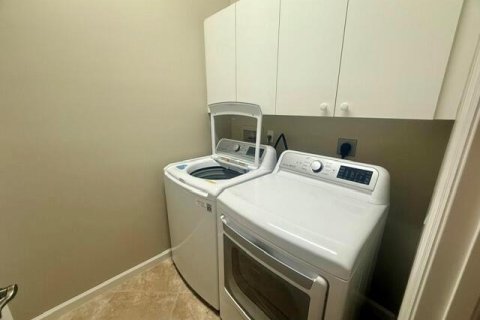 Townhouse in Stuart, Florida 3 bedrooms, 153.94 sq.m. № 2086786 - photo 18
