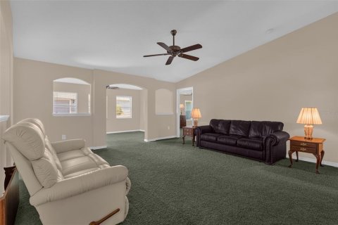 House in Leesburg, Florida 3 bedrooms, 183.76 sq.m. № 2149482 - photo 10