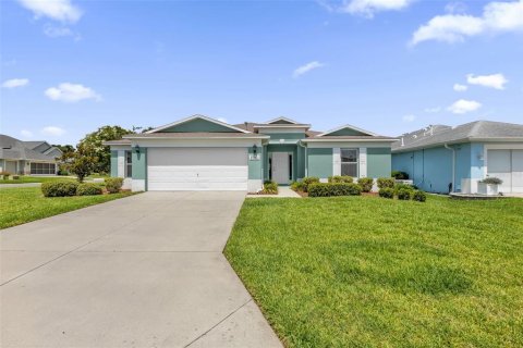 House in Leesburg, Florida 3 bedrooms, 183.76 sq.m. № 2149482