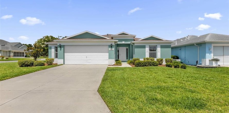House in Leesburg, Florida 3 bedrooms, 183.76 sq.m. № 2149482