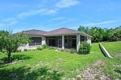 House in Deltona, Florida 4 bedrooms, 216.46 sq.m. № 2220295 - photo 25