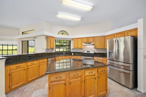 House in Deltona, Florida 4 bedrooms, 216.46 sq.m. № 2220295 - photo 6