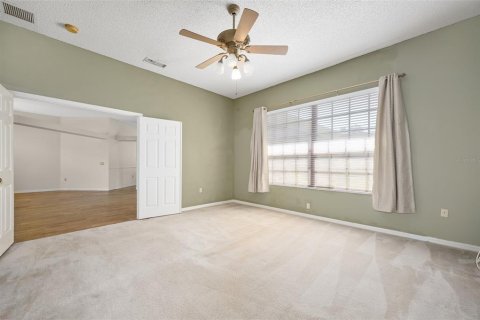 House in Deltona, Florida 4 bedrooms, 216.46 sq.m. № 2220295 - photo 16