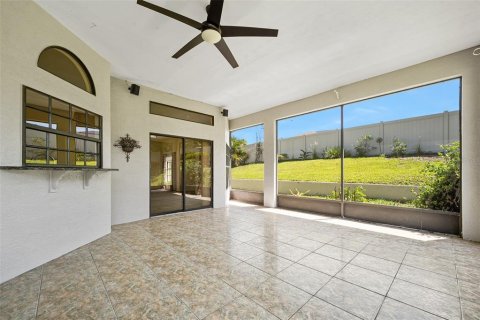 House in Deltona, Florida 4 bedrooms, 216.46 sq.m. № 2220295 - photo 7