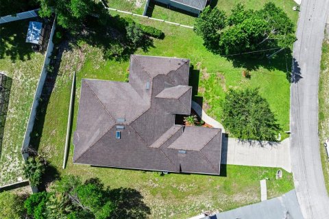 House in Deltona, Florida 4 bedrooms, 216.46 sq.m. № 2220295 - photo 27