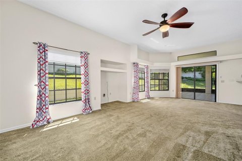House in Deltona, Florida 4 bedrooms, 216.46 sq.m. № 2220295 - photo 13