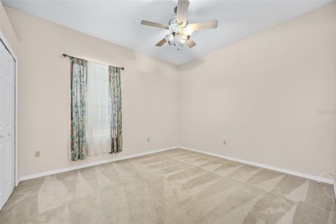 House in Deltona, Florida 4 bedrooms, 216.46 sq.m. № 2220295 - photo 21