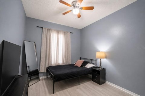 Townhouse in Brandon, Florida 3 bedrooms, 129.51 sq.m. № 2230747 - photo 11