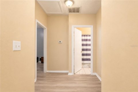 Townhouse in Brandon, Florida 3 bedrooms, 129.51 sq.m. № 2230747 - photo 9