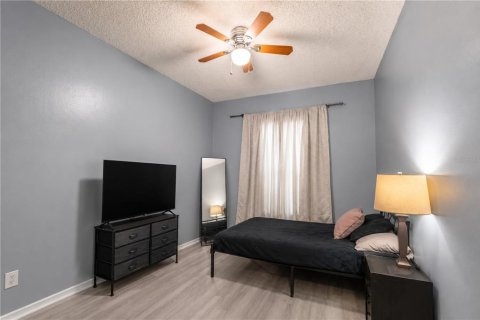 Townhouse in Brandon, Florida 3 bedrooms, 129.51 sq.m. № 2230747 - photo 10