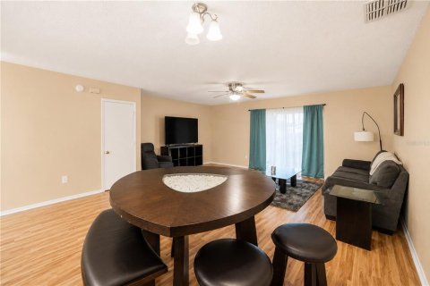Townhouse in Brandon, Florida 3 bedrooms, 129.51 sq.m. № 2230747 - photo 6