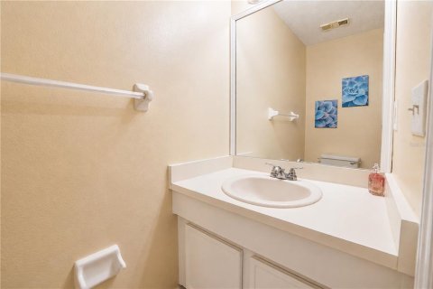 Townhouse in Brandon, Florida 3 bedrooms, 129.51 sq.m. № 2230747 - photo 15