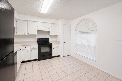Townhouse in Brandon, Florida 3 bedrooms, 129.51 sq.m. № 2230747 - photo 5