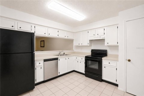 Townhouse in Brandon, Florida 3 bedrooms, 129.51 sq.m. № 2230747 - photo 4