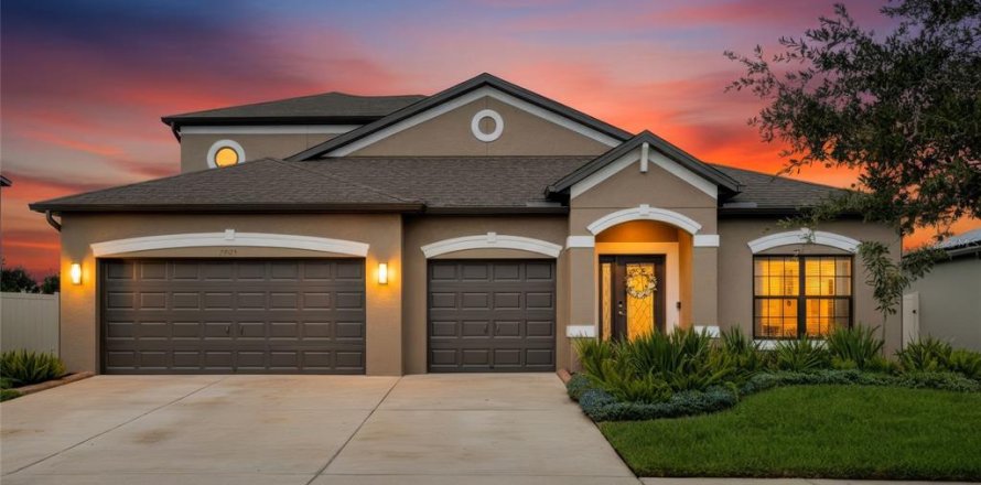 Villa ou maison à Wesley Chapel, Floride 4 chambres, 293.11 m2 № 2275696