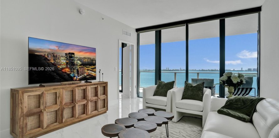 Кондоминиум с 2 спальнями в Майами, Флорида № 2056825