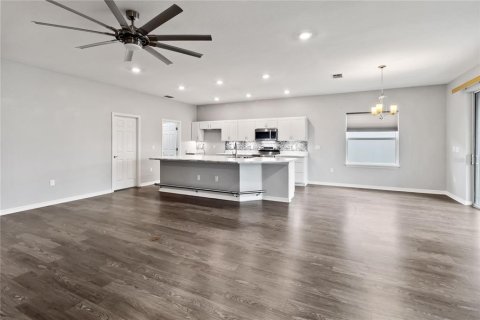 House in Haines City, Florida 4 bedrooms, 188.78 sq.m. № 1878222 - photo 11