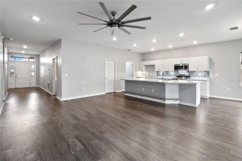 House in Haines City, Florida 4 bedrooms, 188.78 sq.m. № 1878222 - photo 10