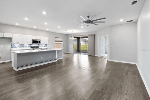 House in Haines City, Florida 4 bedrooms, 188.78 sq.m. № 1878222 - photo 9
