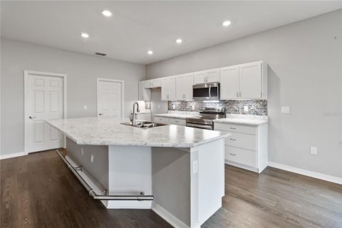 House in Haines City, Florida 4 bedrooms, 188.78 sq.m. № 1878222 - photo 13