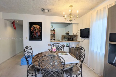 Townhouse in Hialeah, Florida 3 bedrooms, 106.84 sq.m. № 2074296 - photo 5