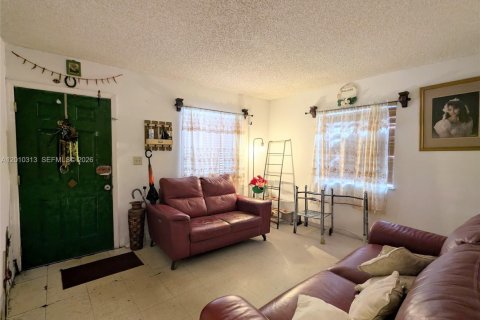 Townhouse in Hialeah, Florida 3 bedrooms, 106.84 sq.m. № 2074296 - photo 3