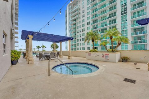 Condo in Miami, Florida № 2070851 - photo 12