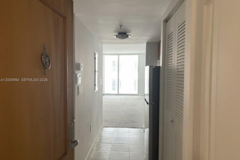 Condo in Miami, Florida № 2070851 - photo 2