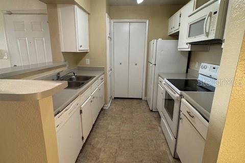 Condo in Orlando, Florida, 2 bedrooms  № 1379751 - photo 12