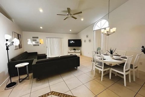 House in Kissimmee, Florida 3 bedrooms, 130.99 sq.m. № 2330298 - photo 2