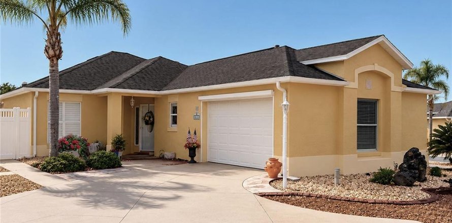House in The Villages, Florida 3 bedrooms, 142.33 sq.m. № 2217310