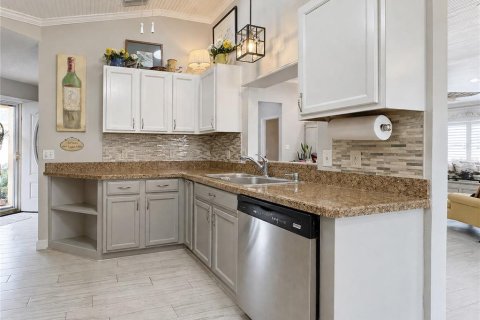 House in The Villages, Florida 3 bedrooms, 142.33 sq.m. № 2217310 - photo 8