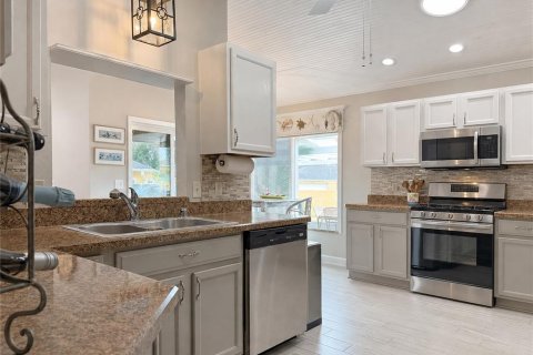 House in The Villages, Florida 3 bedrooms, 142.33 sq.m. № 2217310 - photo 9